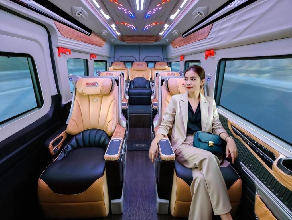 Khoang ghế ngồi thương gia trên limousine Đà Lạt Nha Trang