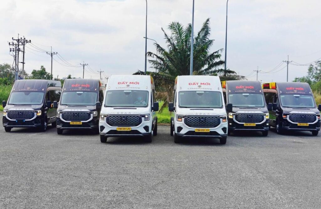 Lô xe khủng mới đầu tư của nhà xe Đất Mới Limousine