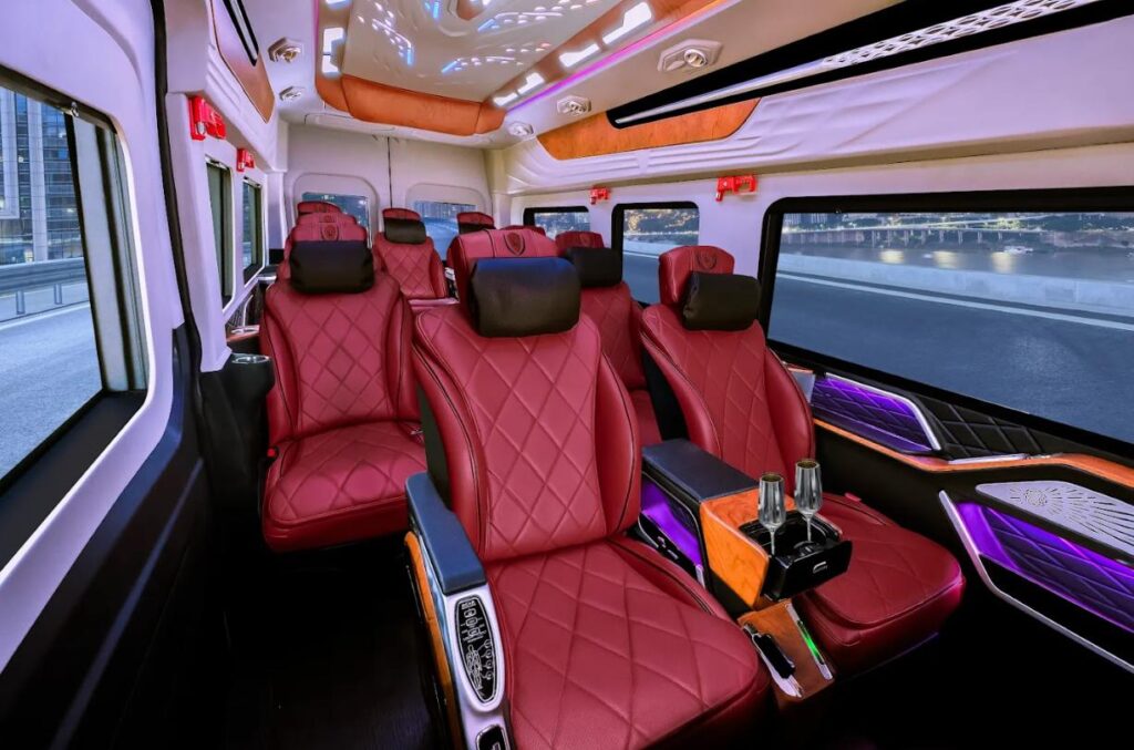 Khoang nội thất thương gia của nhà xe Đất Mới limousine